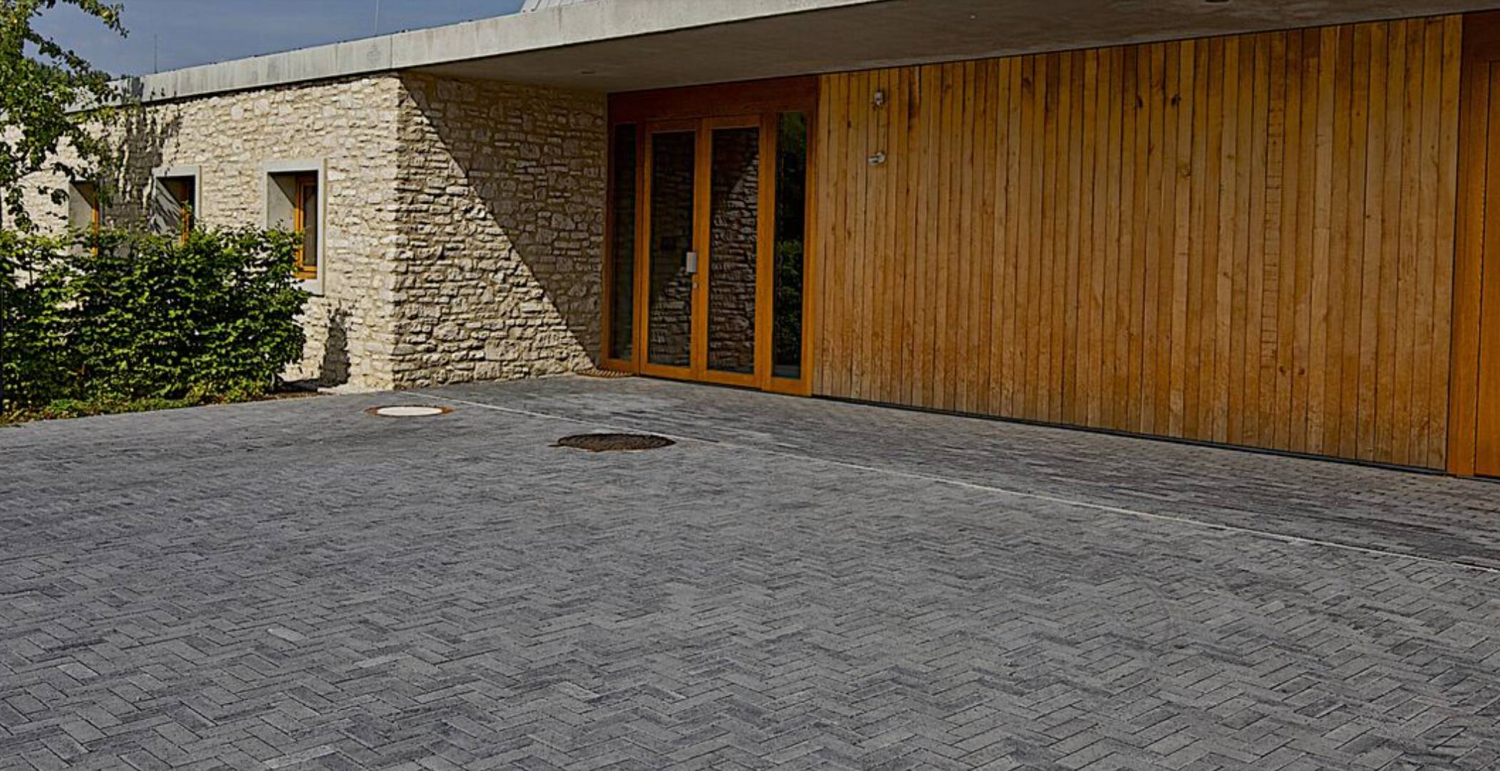 Schellevis® block pavers in front of a house