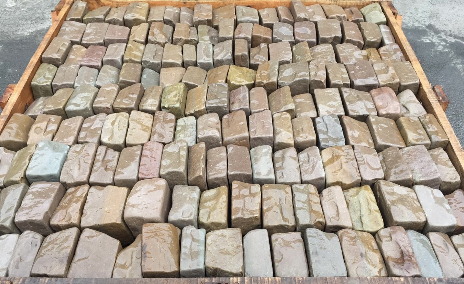 Cardinham Tumbled Sandstone Setts 100x100x40-60mm