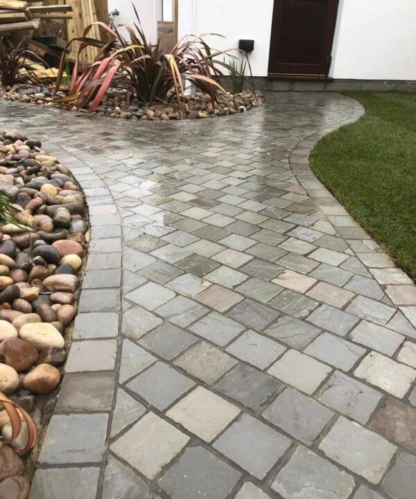 Kandla Grey Sandstone Setts 100x100x40-60mm