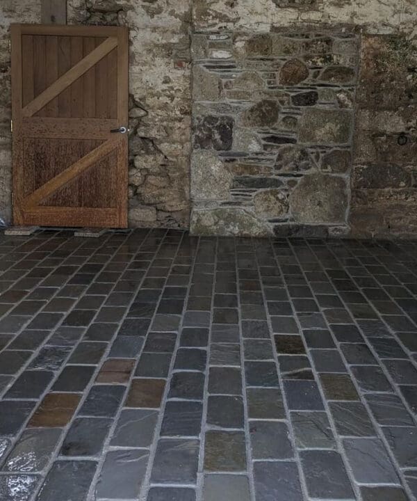 Helford Sawn & Weathered Setts