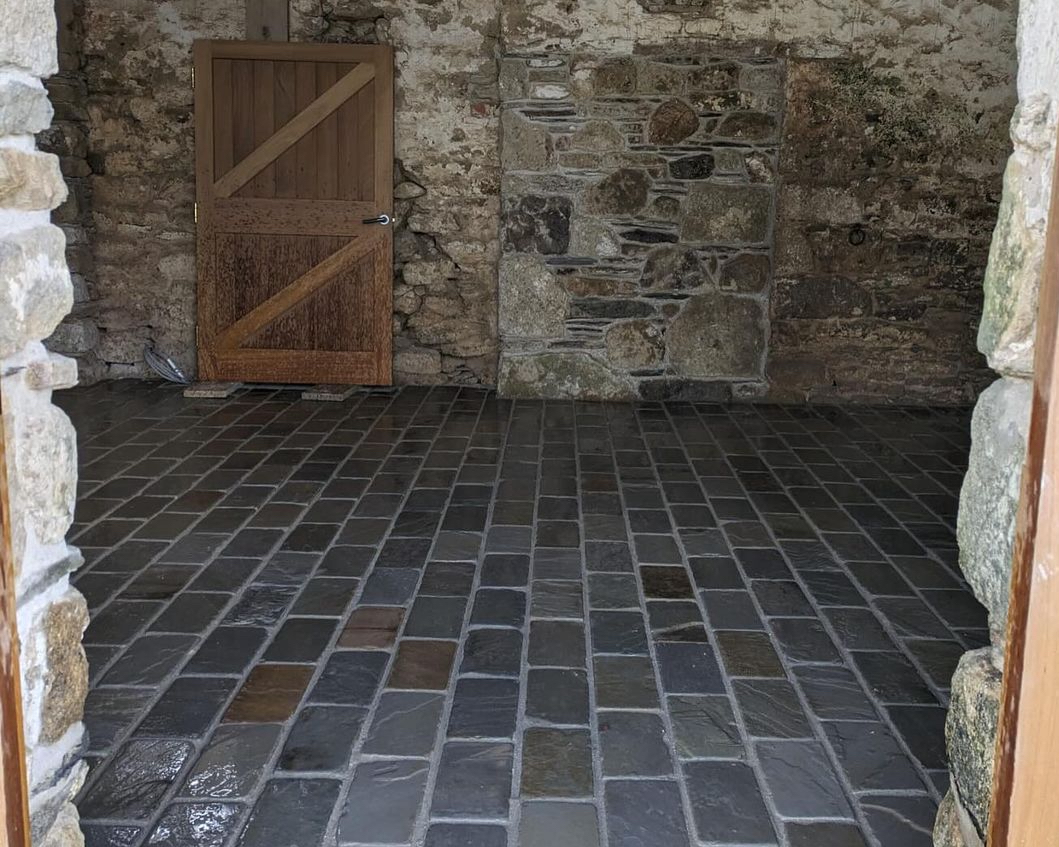 Helford Sawn & Weathered Setts