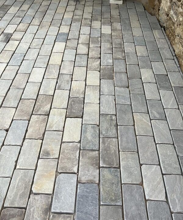 Helford Sawn & Weathered Setts