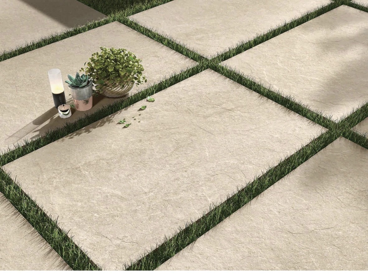 Hammerstone Beige with grass between