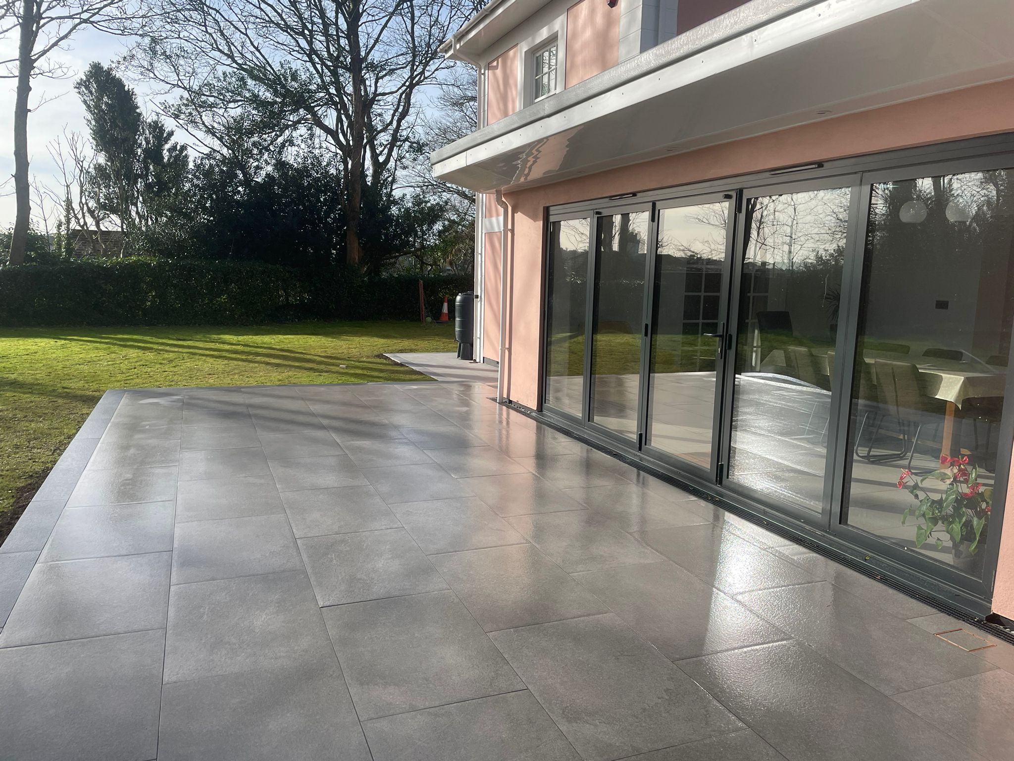 Avenida Gris paving
