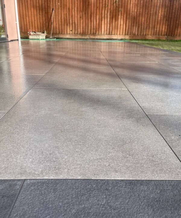Avenida Gris paving
