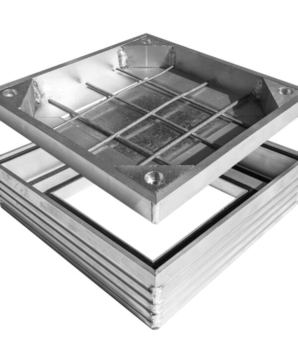 Aluminium recessed manhole