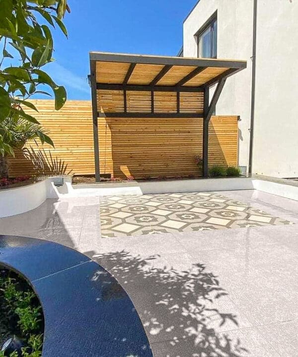 Cat Grey paving in a garden