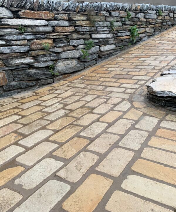 Fossil tumbled sandstone setts