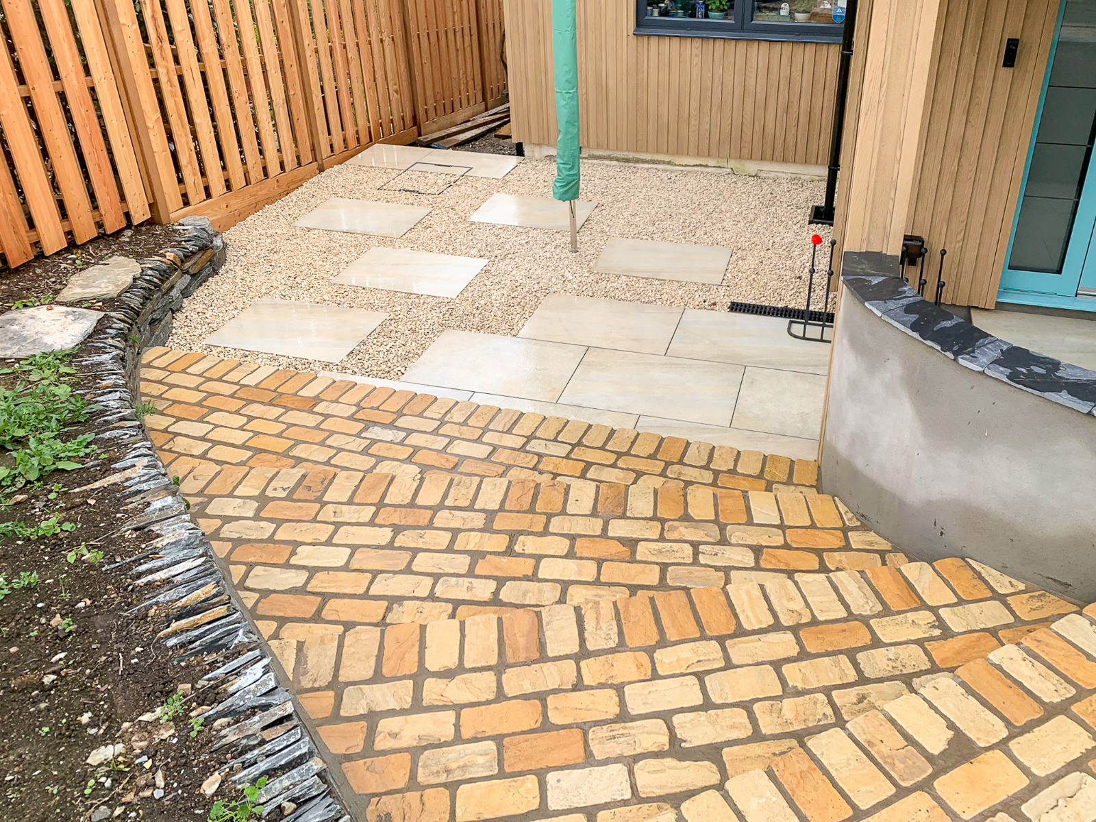 Fossil tumbled sandstone setts